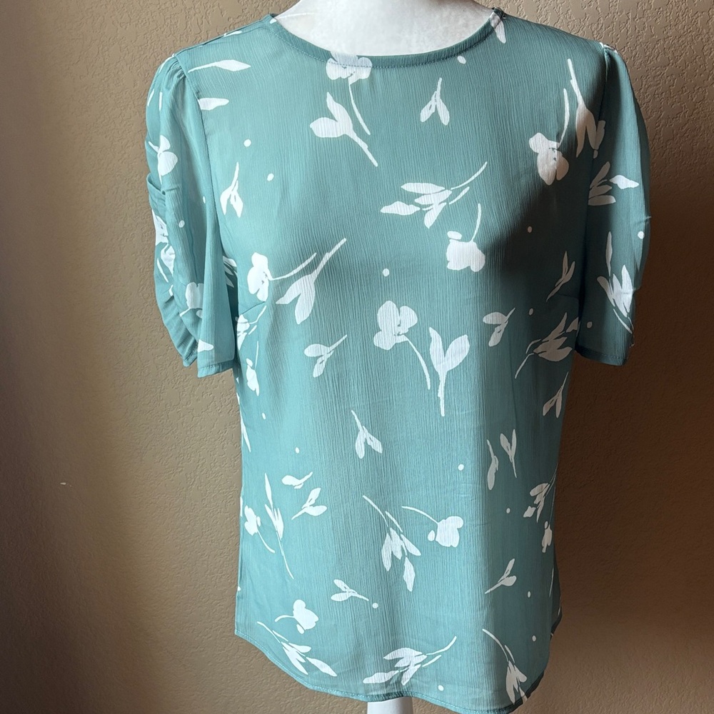 NWT Allegra K Sage Green Floral Top with Shirred Sleeves, Size Small - Picture 2 of 10